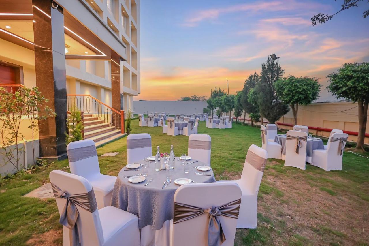 Regenta Dehradun By Royal Orchid Hotels Limited Exterior foto